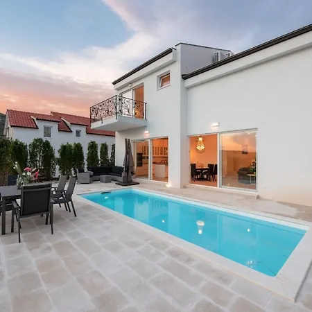 Luxury With A Swimming Pool Hvar - 15992 Villa *