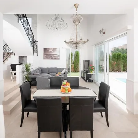 Luxury With A Swimming Pool Hvar - 15992 * 赫瓦尔