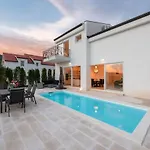 Luxury With A Swimming Pool Hvar - 15992 Willa *